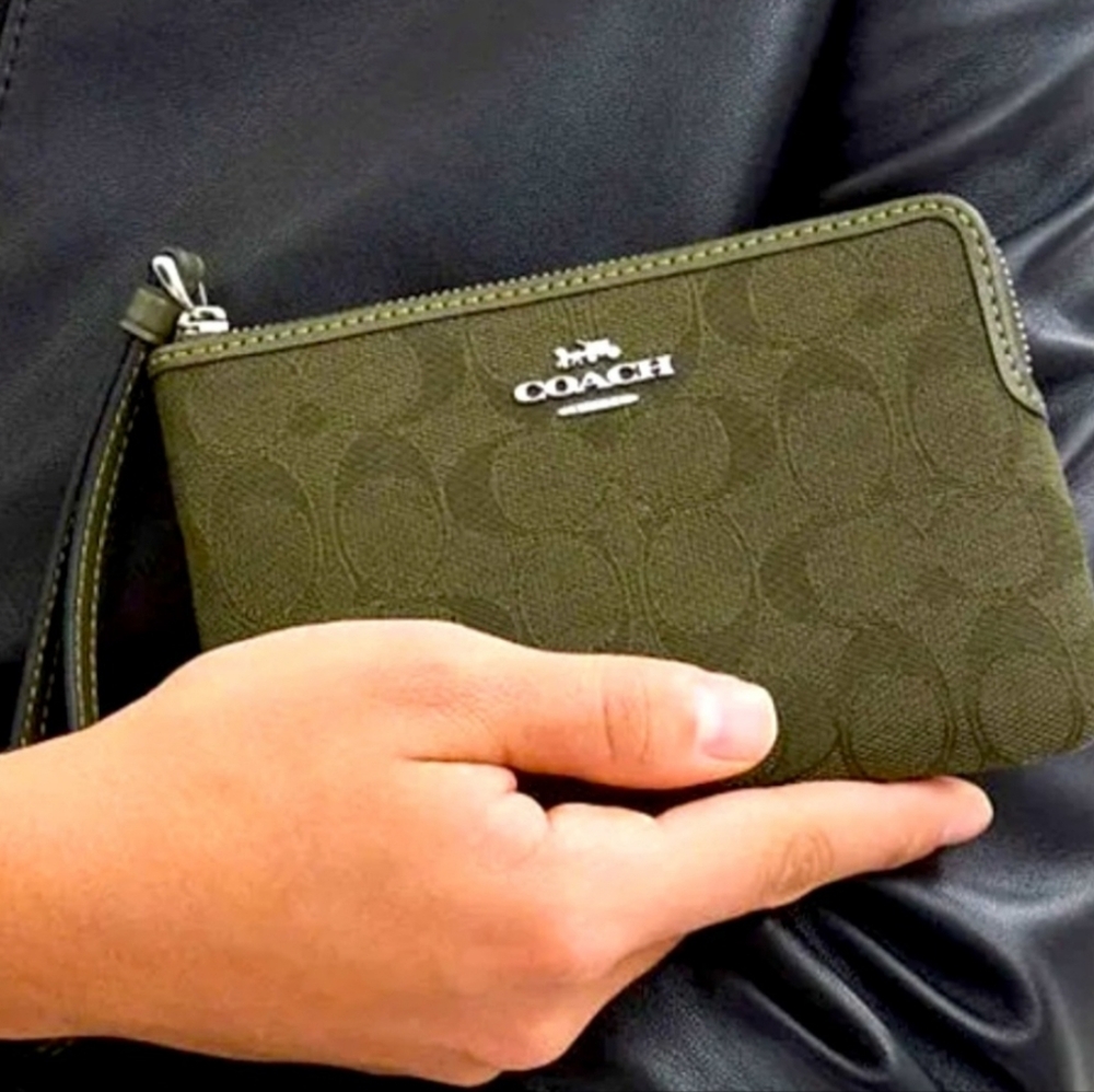 NWT Coach Corner Zip Wristlet/Wallet - Olive Green Signature Jacquard - Picture 2 of 7